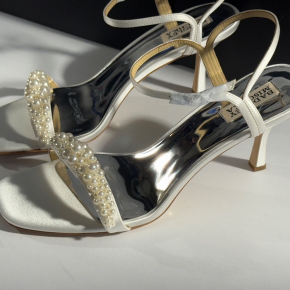 Badgley Mischka Caitlyn Heels Size 11 White Satin Pearl Embellished Ankle Strap - Picture 7 of 12